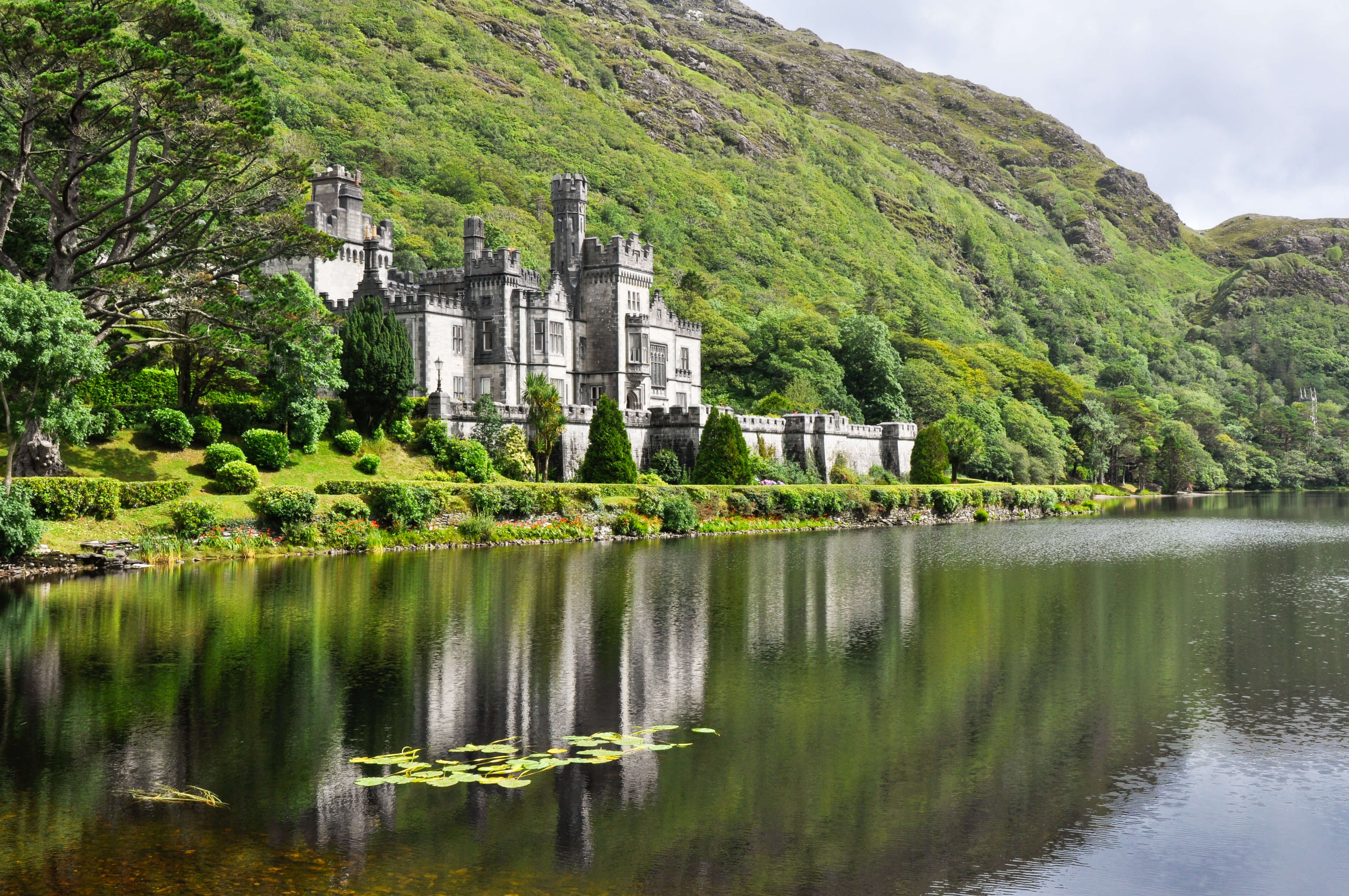 South ireland. Аббатство Кайлмор Ирландия. Ирландия графство Голуэй. Графство Корк Ирландия. Ирландия Дублин природа.